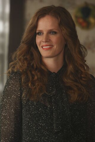 File:Once Upon a Time - 6x09 - Changelings - Photography - Zelena 3.jpg