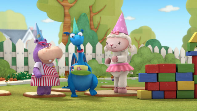 File:Hallie, stuffy and lambie.jpg