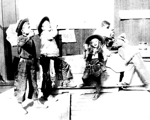 File:Alice comedies wild west show 1924-1.png