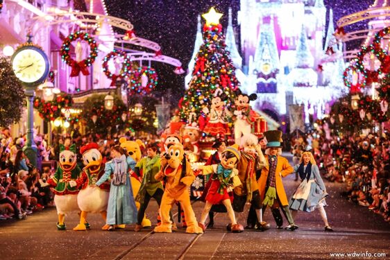 File:Mickey's christmastime parade.jpg
