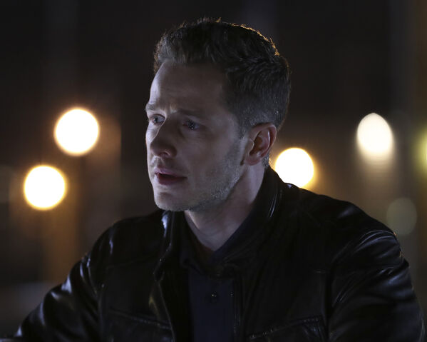 File:Once Upon a Time - 6x12 - Murder Most Fowl - Photography - David 3.jpg
