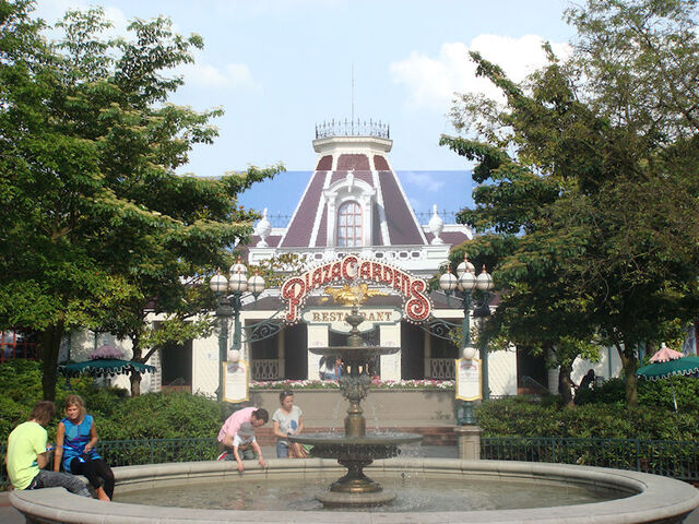 File:Plaza gardens.jpg