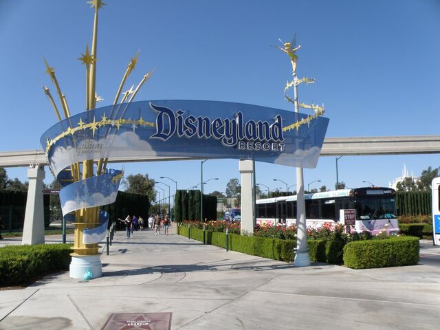 File:DLRENTR16281380.jpg