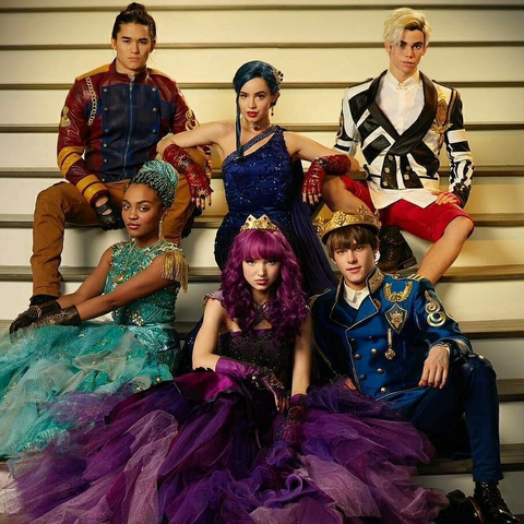 File:Descendants 2 cast photo.png