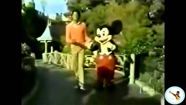 File:Michael jackson with mickey.jpg