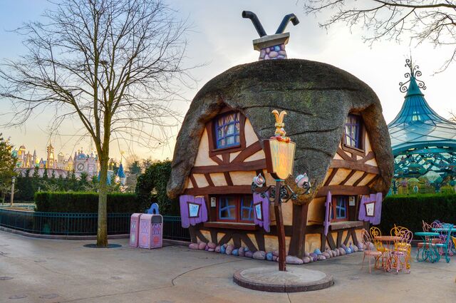 File:March Hare Refreshments paris.jpg