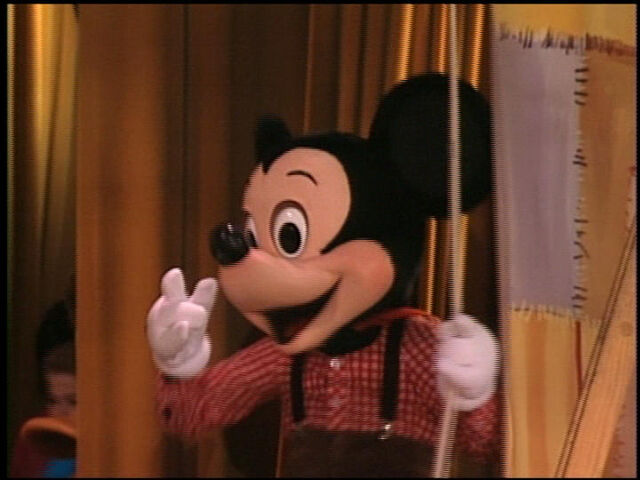 File:MickeyatHoopDeeDooMusicalRevue.jpg