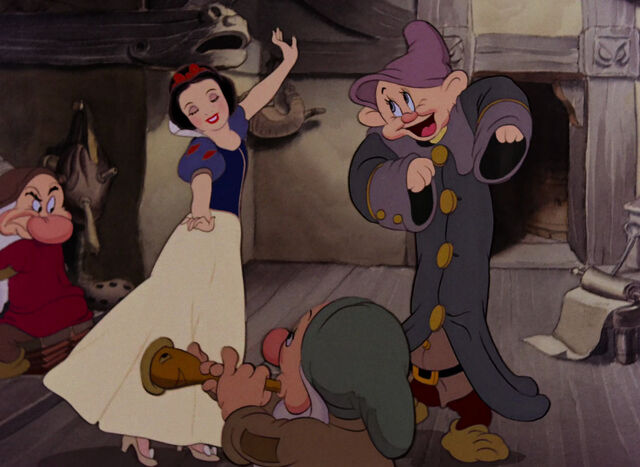 File:Snow-white-disneyscreencaps.com-6384.jpg