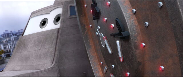 File:Cars2-disneyscreencaps.com-10106.jpg