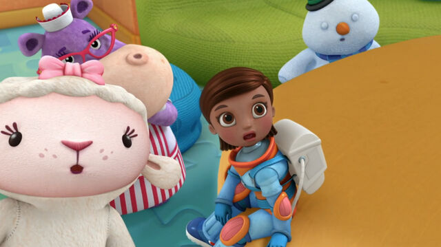 File:Luna (doc mcstuffins character).jpg