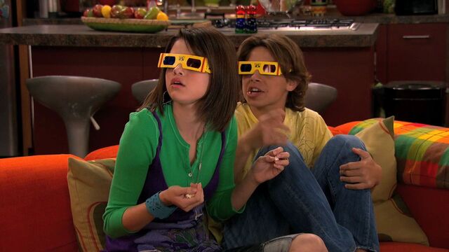File:Wizards of Waverly Place - 3x01 - Franken Girl - Max and Alex.jpg