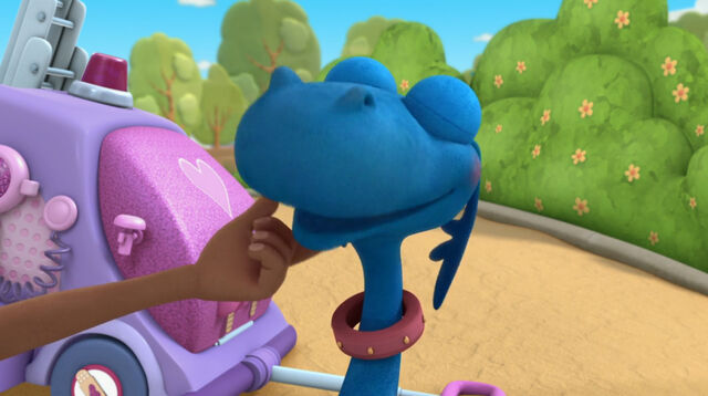 File:Stuffy gets tickled.jpg