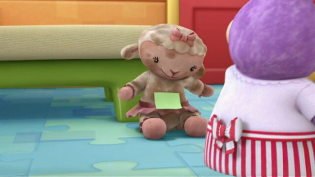 File:Lambie with a green little paper.jpg