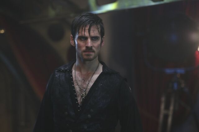 File:Once Upon a Time - 6x06 - Dark Waters - Photgraphy - Hook 3.jpg