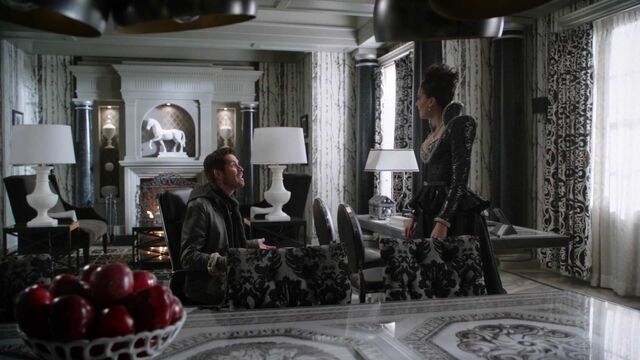 File:Once Upon a Time - 6x14 - Page 23 - Robin and Evil Queen 2.jpg