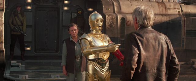 File:C3PO Interrupts TFA.jpg