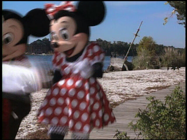 File:MinnieatDiscoveryIsland.jpg