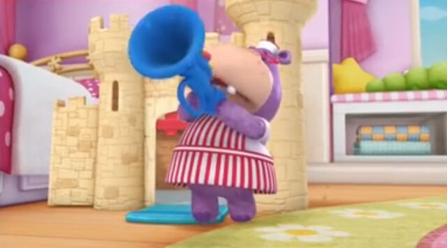 File:Hallie blows a horn.jpg