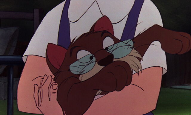 File:Therescuers-rufuscarryingpenny.jpg