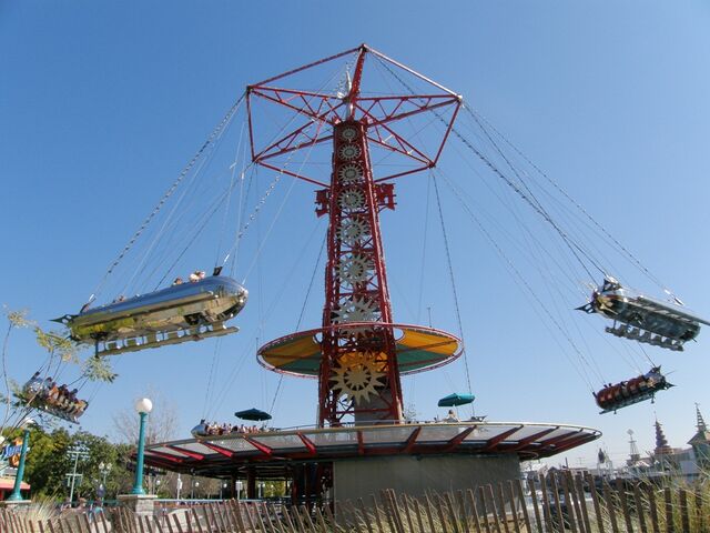 File:Golden Zephyr at DCA.jpg