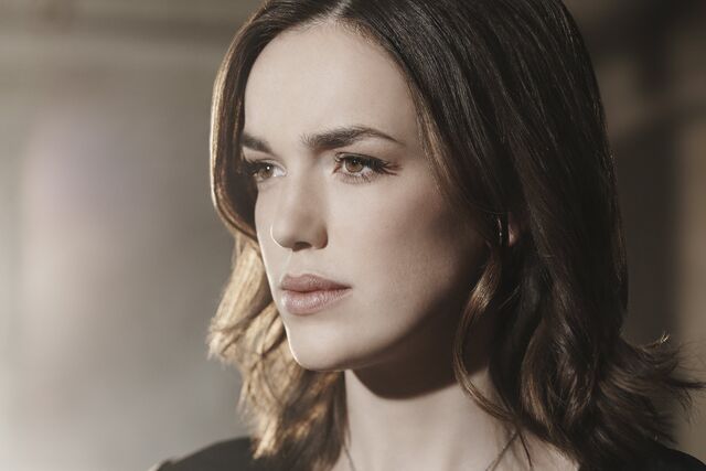 File:Jemma Simmons Season 3.jpg
