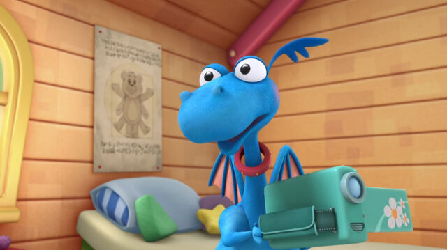 File:Stuffy video camera.jpg
