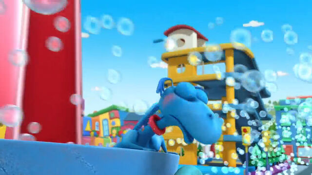 File:Stuffy spitting out bubbles.jpg