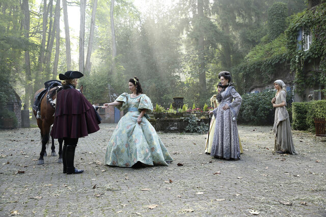 File:Once Upon a Time - 6x03 - The Other Shoe - Photography - Cinderella with Stepmother and Sisters 2.jpg