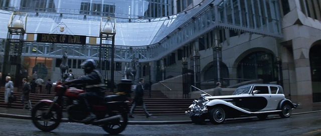 File:Arriving-at-House-of-DeVil.png