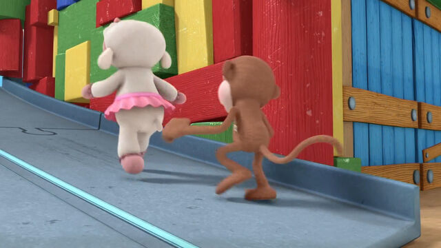 File:Lambie and ben running.jpg