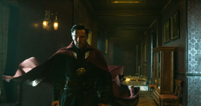 File:Doctor-strange-benedict-cumberbatch-costume.jpg