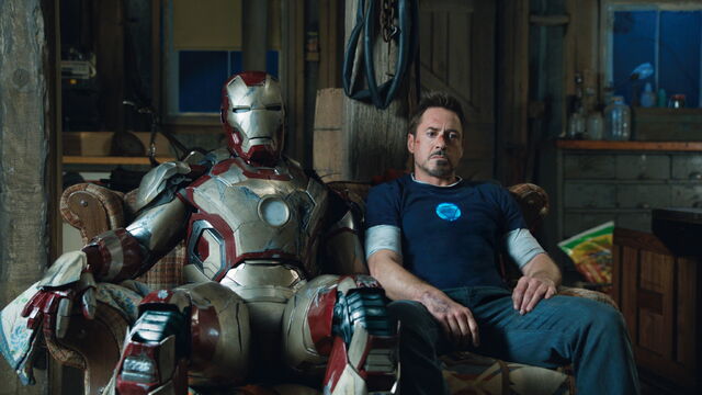 File:TonyWithHisArmor-IM3.jpg