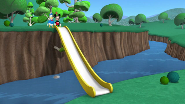 File:Mickey, donald and baby red bird big slide.jpg