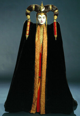 File:Padmefull3Senatecloak.jpg