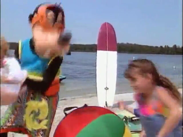 File:GoofyandTiffanyBurtoninBeachPartyatWaltDisneyWorld.jpg