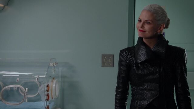 File:Once Upon a Time - 5x08 - Birth - Dark Swan Smiling.jpg