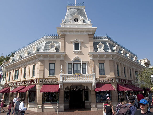 File:Mar04-emporium-mid.jpg