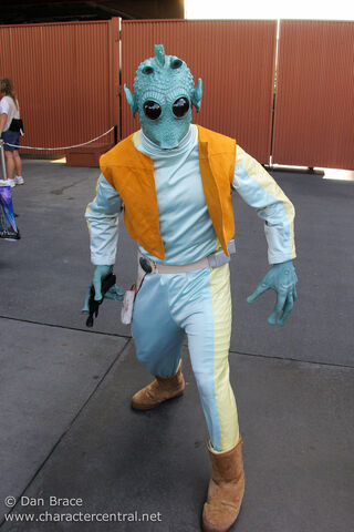 File:Greedo Disney Parck.jpg