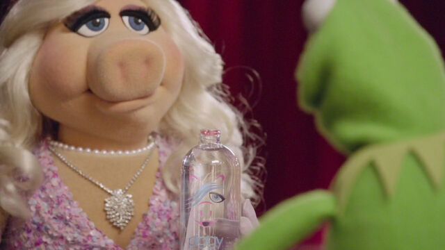 File:Piggy Water 01.jpeg