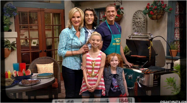 File:Perfect Family Photo.jpg