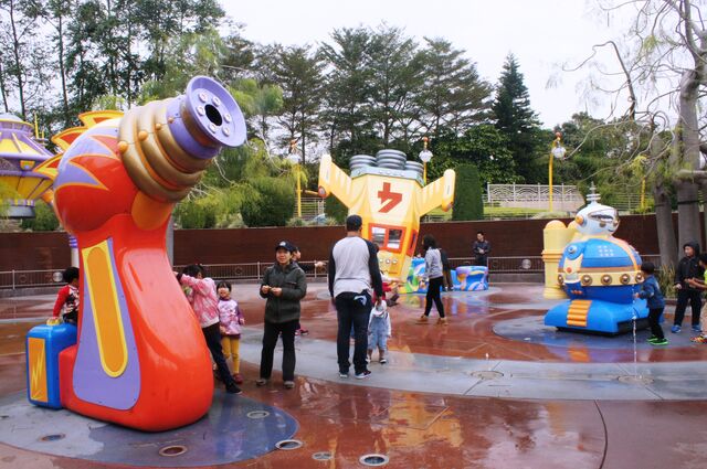 File:Hong Kong Disneyland's UFO Zone.jpg