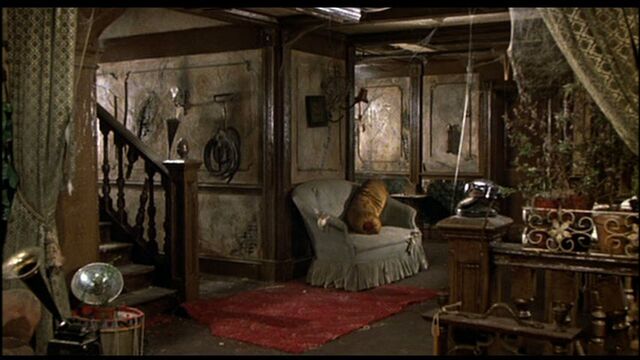 File:Happinesshotelinterior.jpg