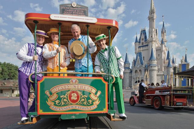 File:Dapper-Dans-on-trolley-7836.jpg
