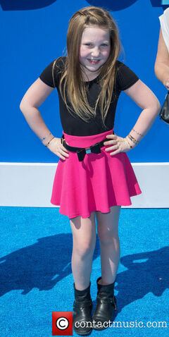 File:Ella-anderson-dolphin-tale-2-world-premiere 4358630.jpg
