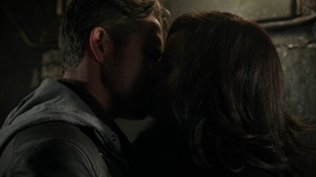 File:Once Upon a Time - 5x21 - Last Rites - Robin Regian Kiss.jpg