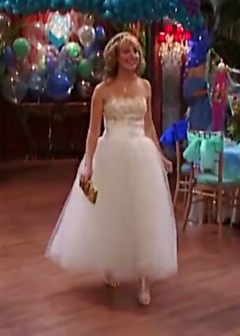 File:Maddie prom hotel.jpg