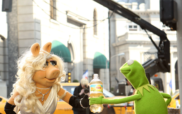 File:Kermit-miss-piggy-lipton-inner-ftr.png
