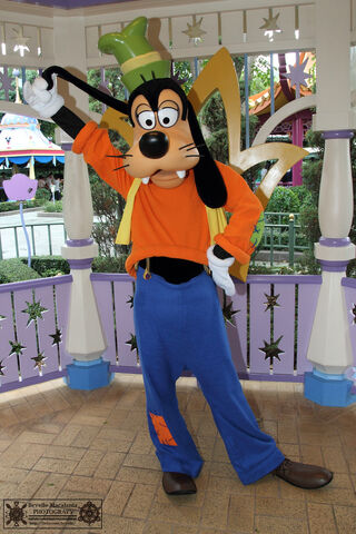 File:Goofy HKDL.jpg