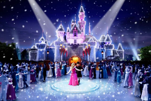 File:Royal Christmas Ball HKDL.jpg