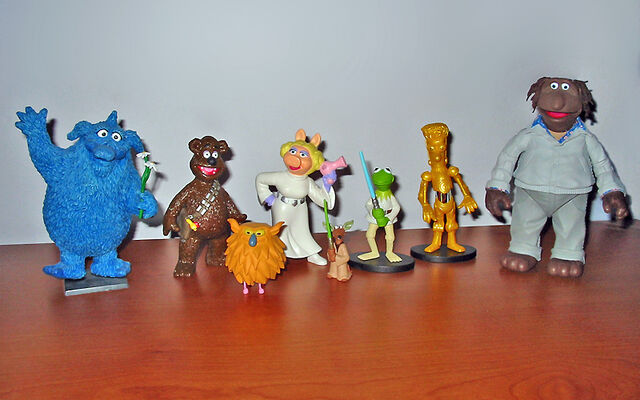 File:Starwars-figures-size.jpg